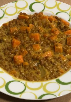 Una foto de Dhal de lentejas con batatas sencillo