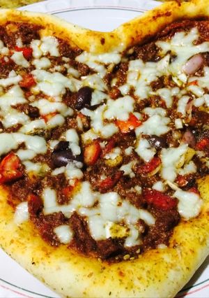 صورة لوصفة بيتزا باللحم المفروم 🍕🍕