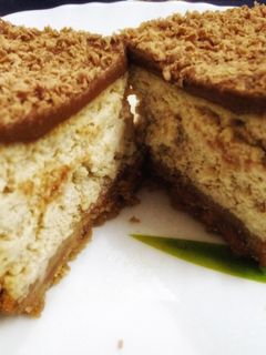 कॉफी हेजलनट चीज केक (Coffee hazelnut cheese cake recipe in marathi) रेसिपी चे मुख्य फोटो