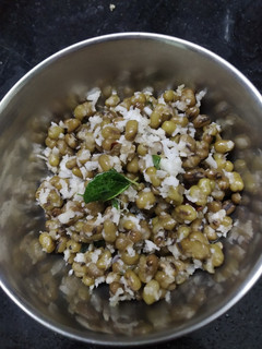 பச்சை பயறு சுண்டல் செய்முறை முக்கிய புகைப்படம்
