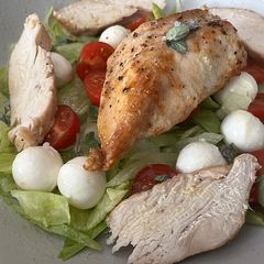 A picture of Chicken caprese salad.