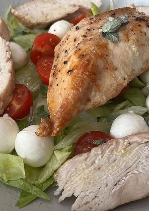 A picture of Chicken caprese salad.