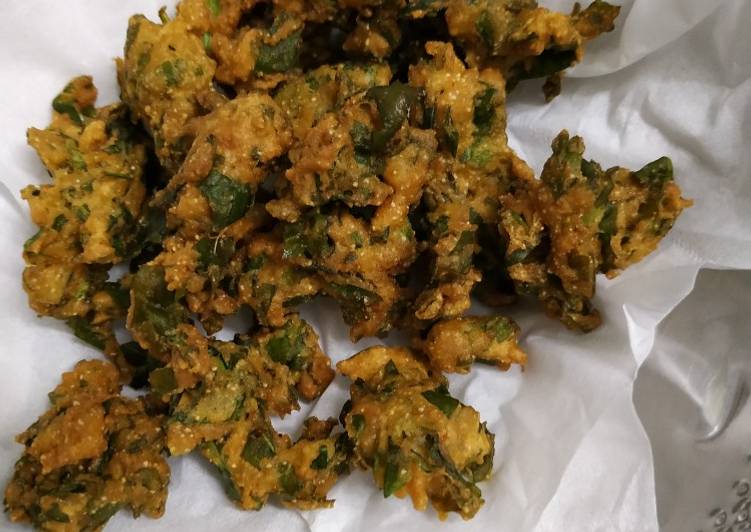 Spinach fritters (Palak pakoi)