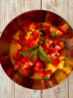 Una foto de Ensalada de frutas 🥭🍓🍊
