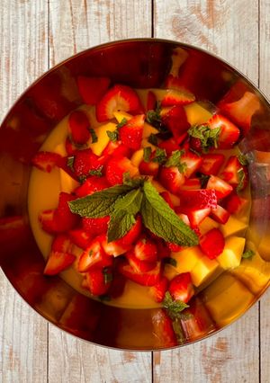 Una foto de Ensalada de frutas 🥭🍓🍊