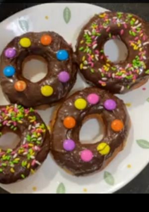 A picture of Chocolate donuts.