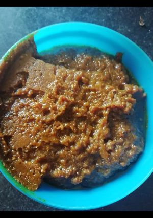A picture of Lahsun chutney.