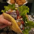 Falafel en pan pita y salsa de yogur con sésamo 🥙 (con garbanzos de lata🥫)