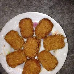 A picture of Crispy potatoes cutlets.