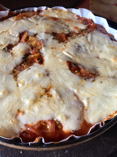 Una foto de Pizza de polenta, rellena
