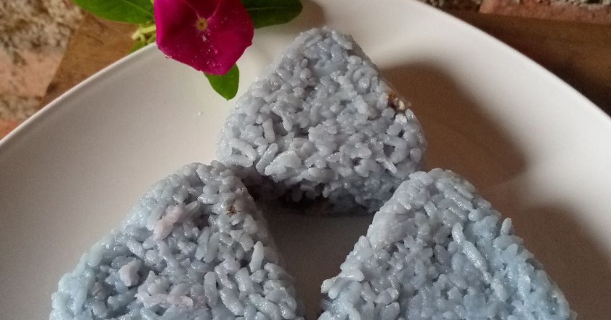 Onigiri nasi liwet bunga telang