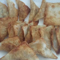 A picture of Banana & Apple Fried Wontons.