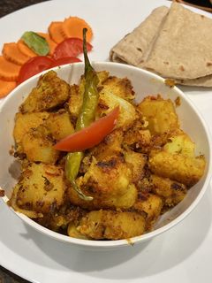 कुकर वाली गोभी (बिना प्याज़ लहसुन) (Cooker wali gobhi recipe in hindi) रेसिपी मुख्य फोटो