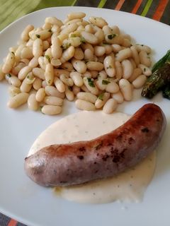 Una foto de Mongetes amb botifarra d'all i julivert