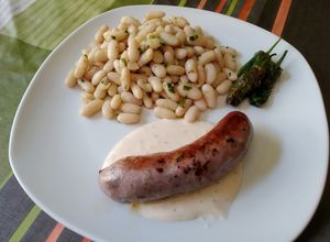 Una foto de Mongetes amb botifarra d'all i julivert