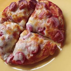 A picture of Medium sausage pizza.