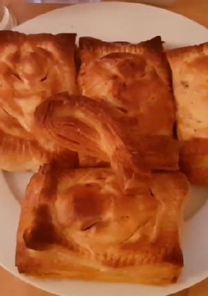 A picture of Gregg's style cheese n onion pasties.