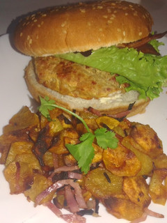 Foto de "Batata Doce com Bacon e Hambúrguer à Camponês"