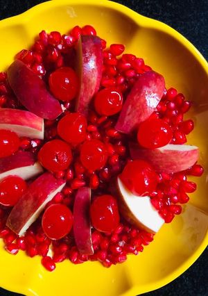 A picture of Pomegranate apple salad.