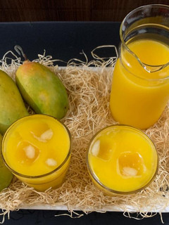 મેંગો ફ્રુટી (Mango Frooti Recipe In Gujarati) રેસીપી મુખ્ય ફોટો
