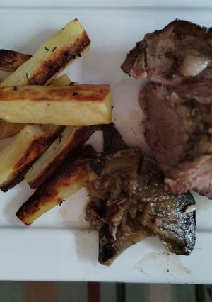 Una foto de Carne al horno rápida con papas