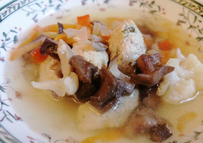 Приготовление Грибного супа с фрикадельками и вермишелью.