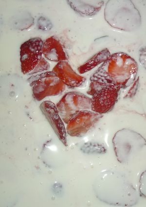 Una foto de Gelatina de fresas con crema
