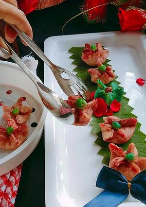 A picture of Colourful chicken momo.