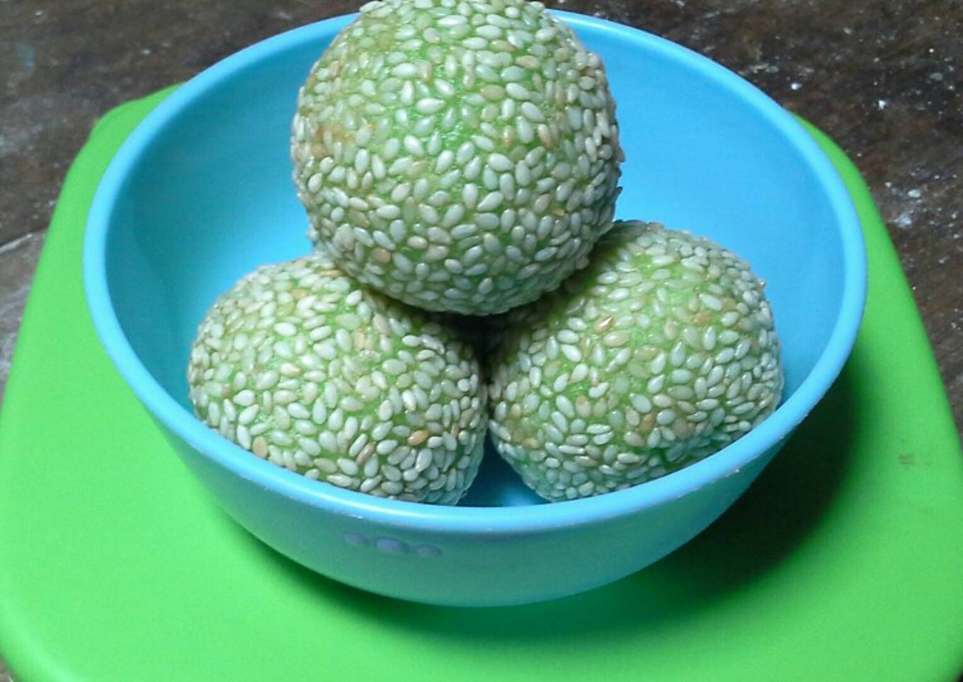 Resep Onde Wijen Pandan isi Kacang Tanah/Mochi Goreng Resep Onde Wijen Pandan isi Kacang Tanah/Mochi Goreng