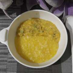 A picture of Mpasi 9 bulan (nasi labu dan udang jagung).
