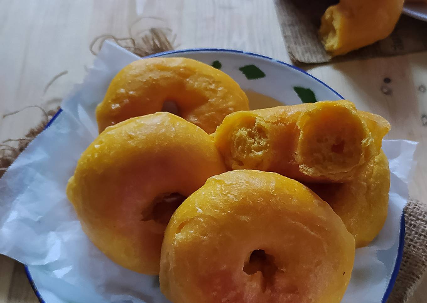 Donat Ubi (autolisis)