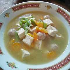 A picture of Sop bakso tahu wortel buncis sederhana.