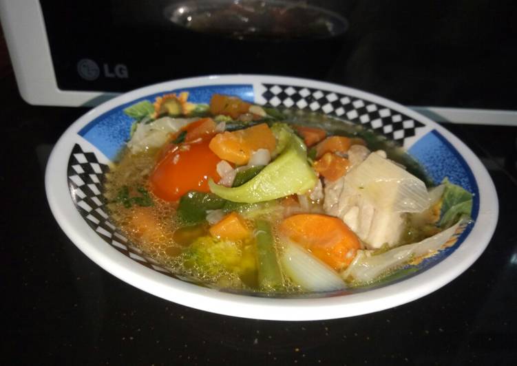 Cara Gampang Menyiapkan Sayur sop ayam pedas segar yang Lezat