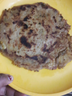 A picture of Punjabi aloo paratha.