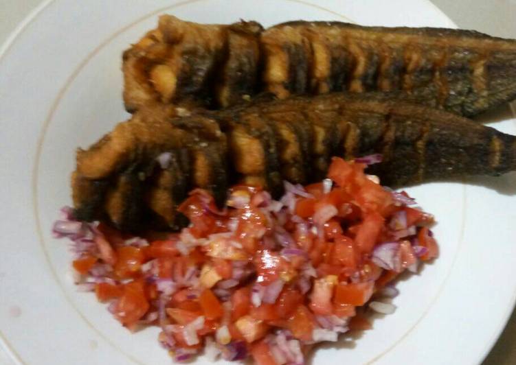 Step-by-Step Guide to Prepare Quick Fried Mudfish with Kachumbari