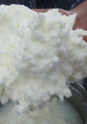 देसी मक्खन (desi makhan recipe in Hindi) रेसिपी मुख्य फोटो