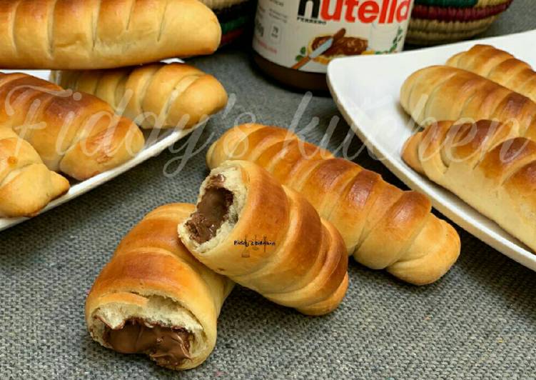 Nutella stuffed caterpillar buns