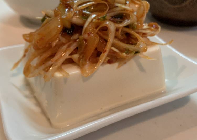 makanan Tahu toping Kimchi Daun Bawang Jadi, Lezat