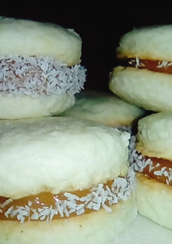Una foto de Alfajores de maicena con aceite, riquísimos!!