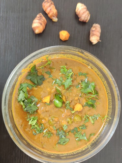 பச்சை மஞ்சள் குழம்பு (Raw Turmeric Gravy)(Pachai manjal kulambu recipe in tamil) செய்முறை முக்கிய புகைப்படம்