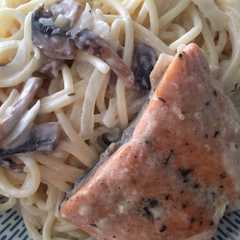 Una foto de Pasta con salmón