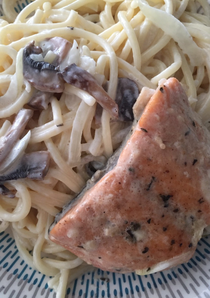 Una foto de Pasta con salmón