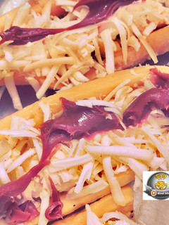 Una foto de Plátanos rellenos con queso y arequipe