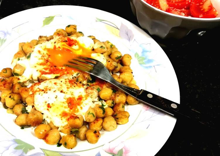 Garbanzos tostados con huevos a la tapa