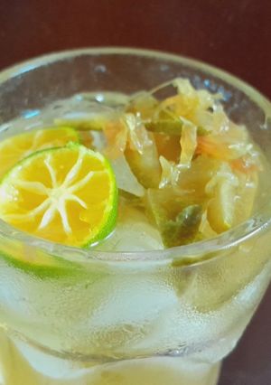 Hình của món Trà tắc vỏ bưởi.