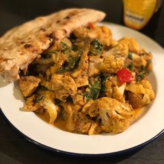 Roast cauliflower and chicken curry 🍛 A picture of Roast cauliflower and chicken curry 🍛.