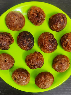 திணை அரிசி இனிப்பு பணியாரம் (Fox Millet sweet paniyaaram recipe in tamil) செய்முறை முக்கிய புகைப்படம்