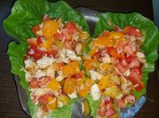 Una foto de wraps de pollo y lechuga