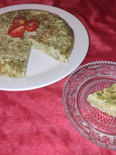 Una foto de Tortilla de patatas y brócoli