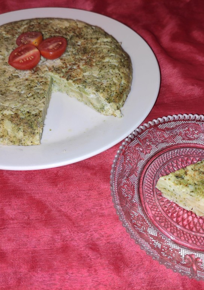 Una foto de Tortilla de patatas y brócoli